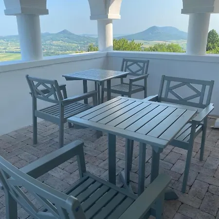 Chateau Segesdi Borapartman Lägenhet