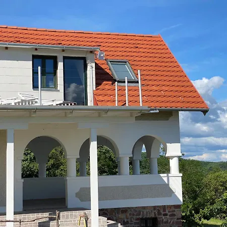 Chateau Segesdi Borapartman *